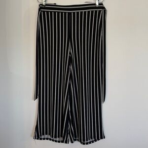 No Comment Striped Capris Size Medium